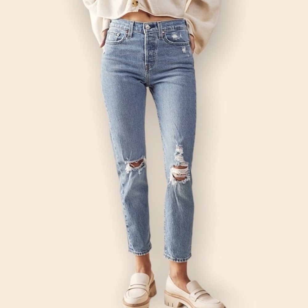 NWOT Levi’s 501 Ripped Ankle, 29x28